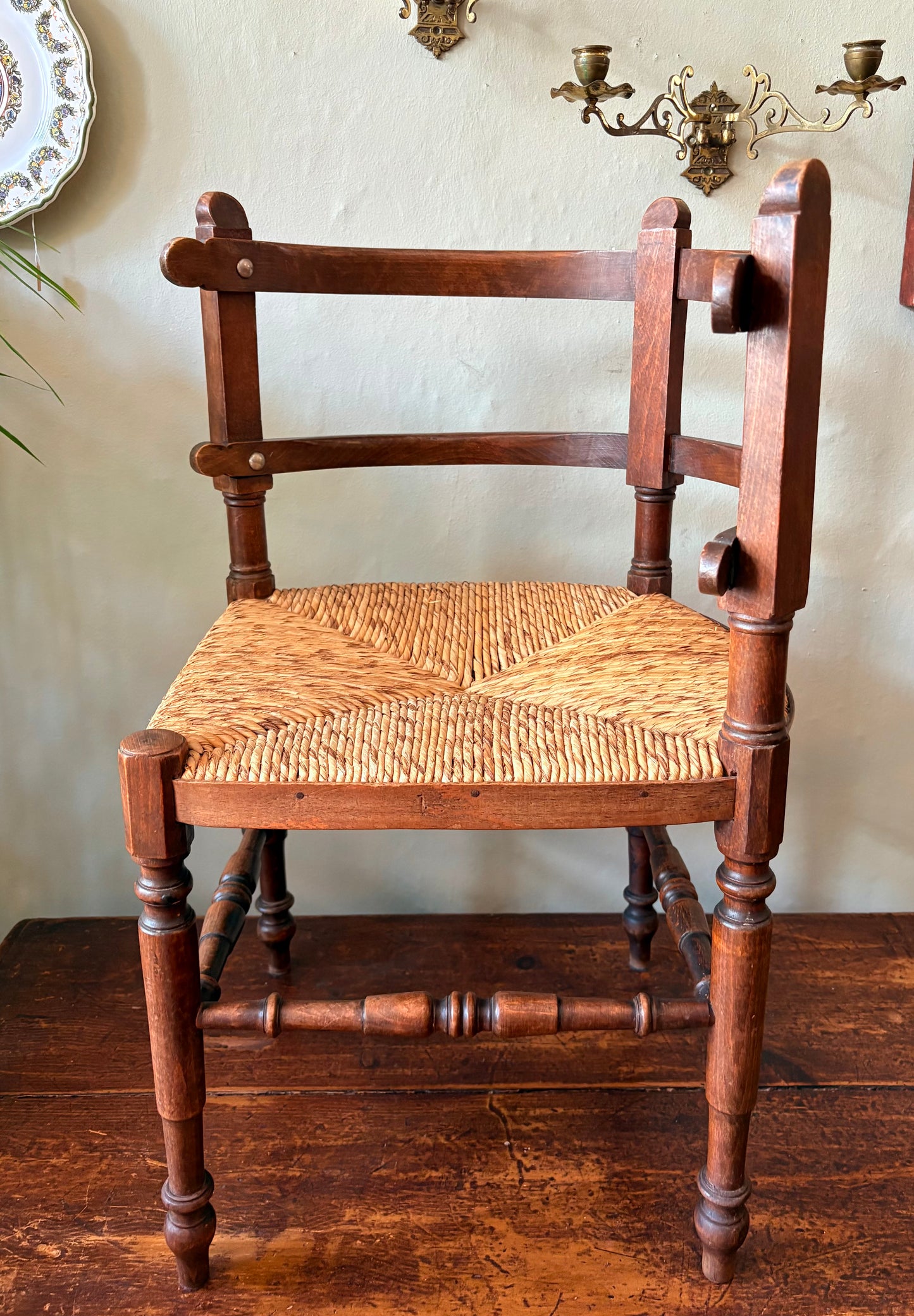 Bow backed corner chair